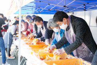 청양먹기리직매장(유성점) '김장 담그기 및 나눔 행사' 개최 이미지